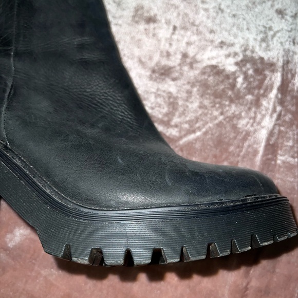 Dr Marten’s Magdalena black leather platform booties size 8 fit like a 9 - Picture 8 of 15